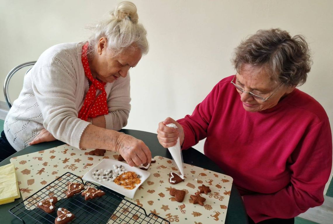 Seniorzy wchodzą powoli w świąteczne klimaty. ZDJĘCIA