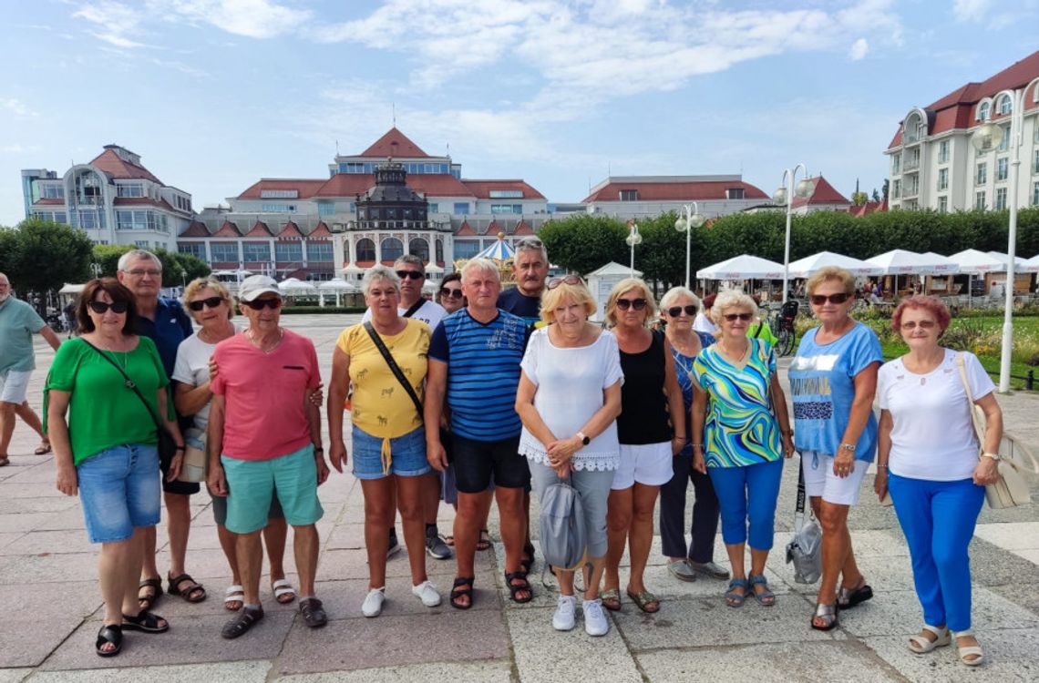 Seniorzy wspominają wczasy i wspólny piknik