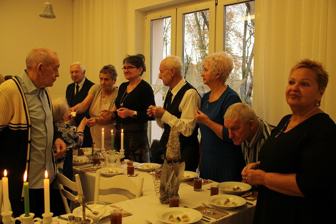 Seniorzy z Domu Dziennego Pobytu „Magnolia” gotowi na święta