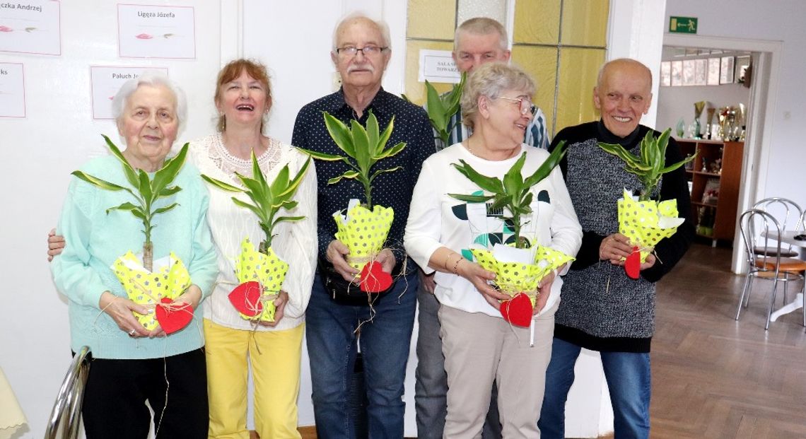 Seniorzy z „Magnolii” obchodzili urodziny w wielkanocnym nastroju. ZDJĘCIA