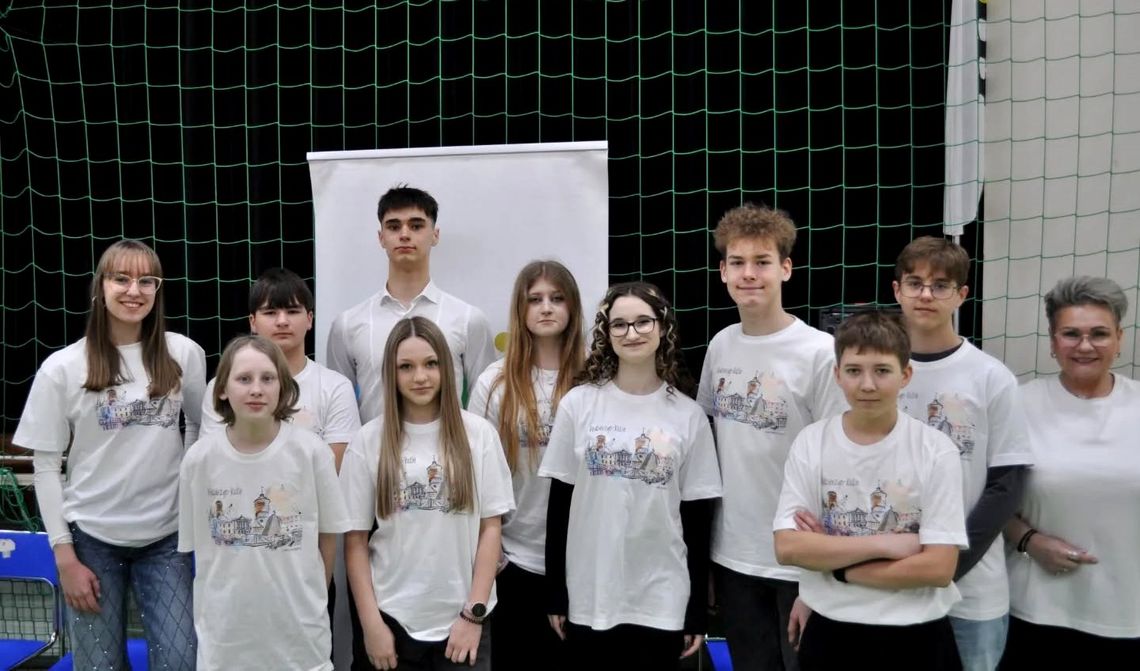 Siatkarska batalia Młodzieżowej Rady Miasta Kędzierzyn-Koźle. ZDJĘCIA