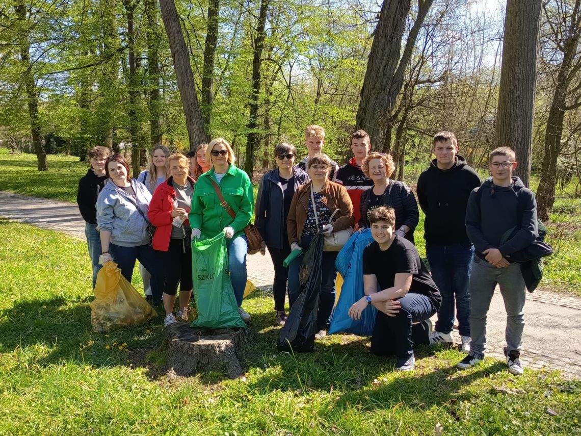 „Sienkiewicz”, „Budowlanka” i PSP nr 6 włączyły się do akcji pn. „Szkolne porządki”