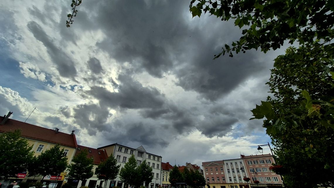 Silne opady deszczu i burze w regionie. IMGW wydał kolejny komunikat dla naszego powiatu