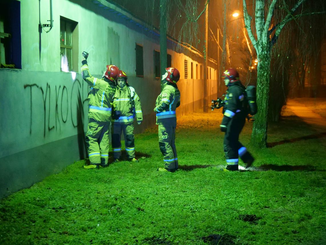 Silne zadymienie na osiedlu Piastów. Interweniowała straż pożarna