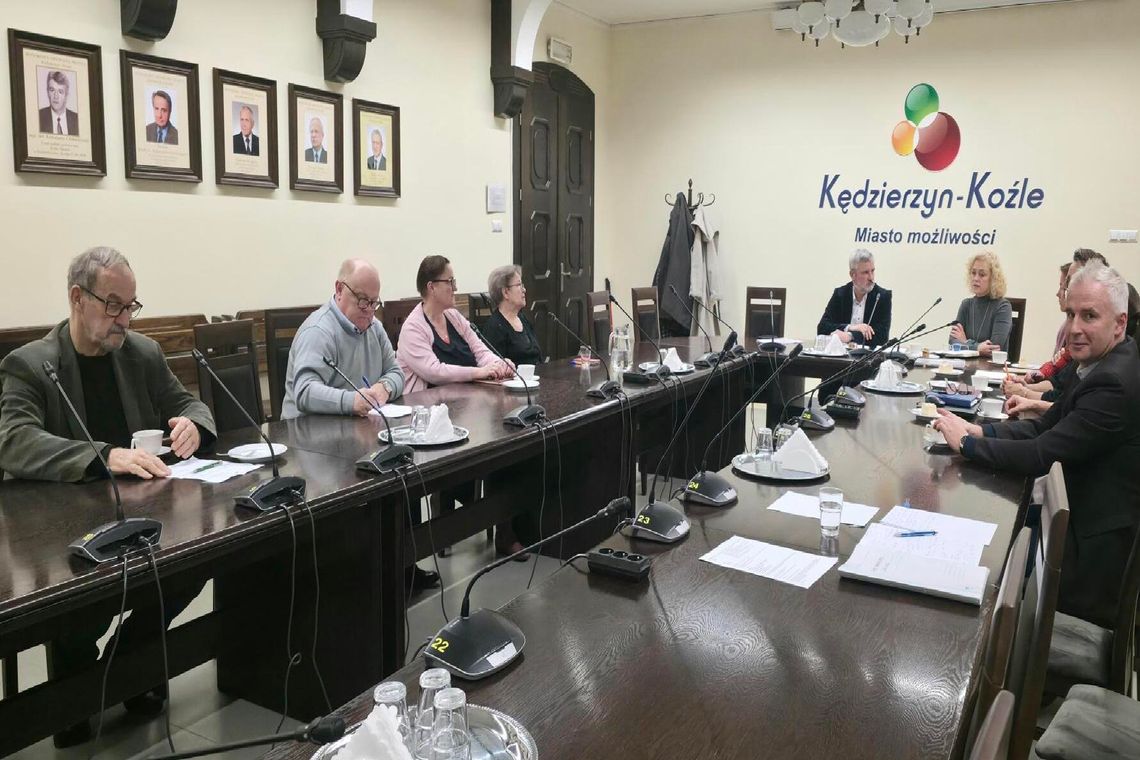 Skwer przy Szymanowskiego i Portowej z imieniem Leo Gottsteina