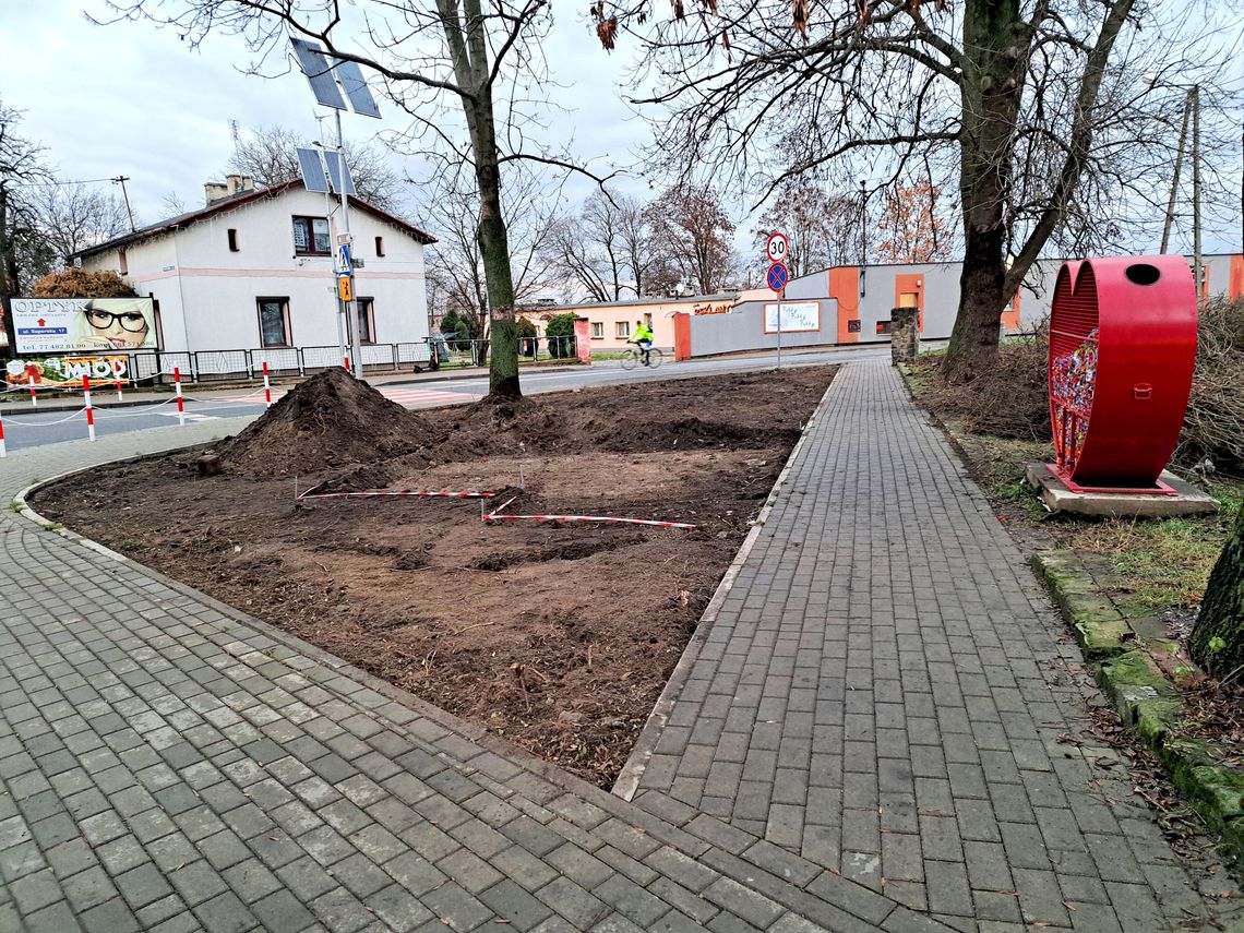 Skwerek na rogu ulic Gazowej i Piastowskiej zmienia już swoje oblicze