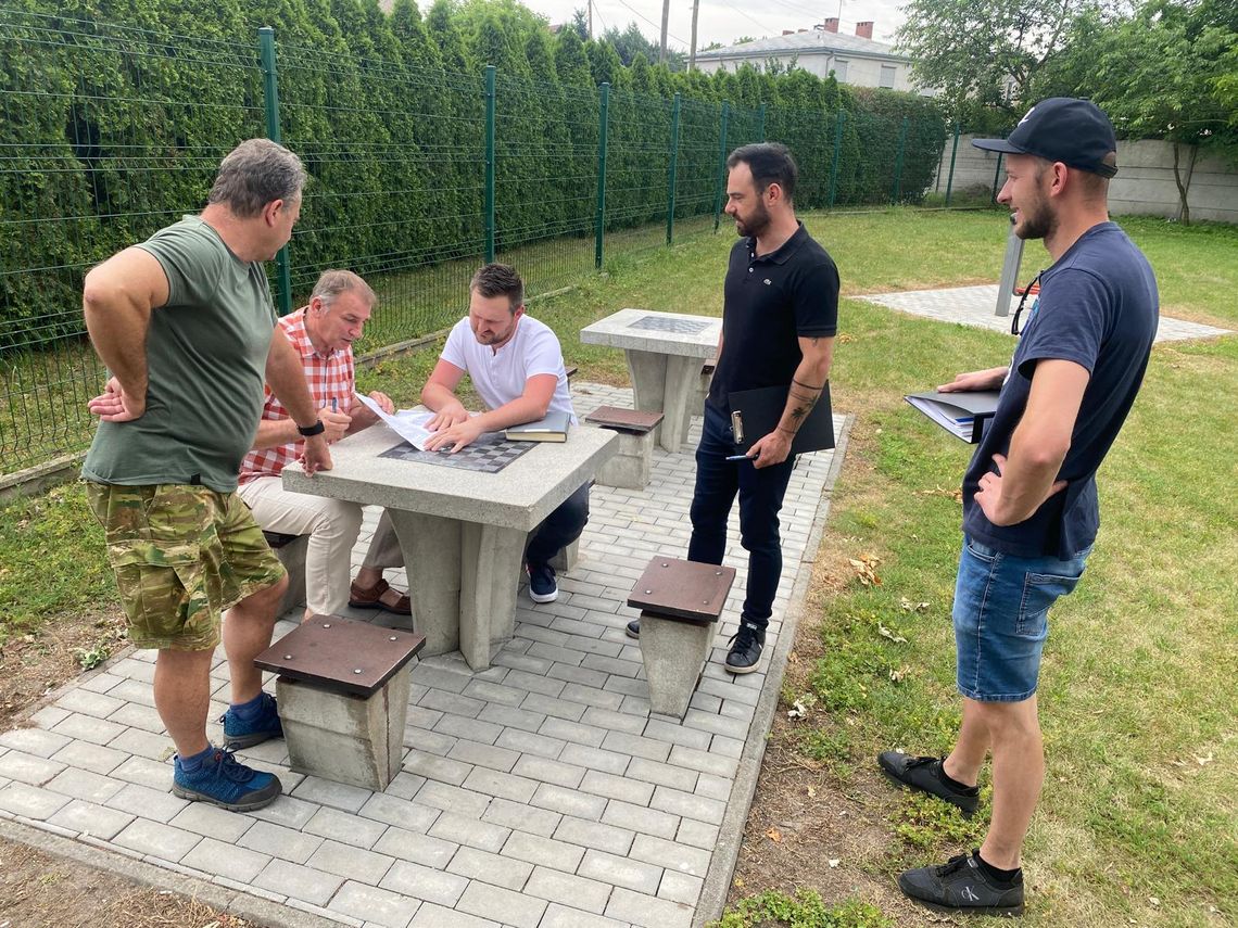 Sławięcickie boisko przy ul. Kołłątaja zyskało nowe oświetlenie. ZDJĘCIA