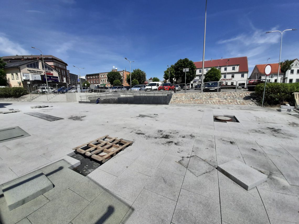 Ślimaczący się remont ulicy Dworcowej dobiega końca. ZDJĘCIA Ślimaczący się remont ulicy Dworcowej dobiega końca. ZDJĘCIA