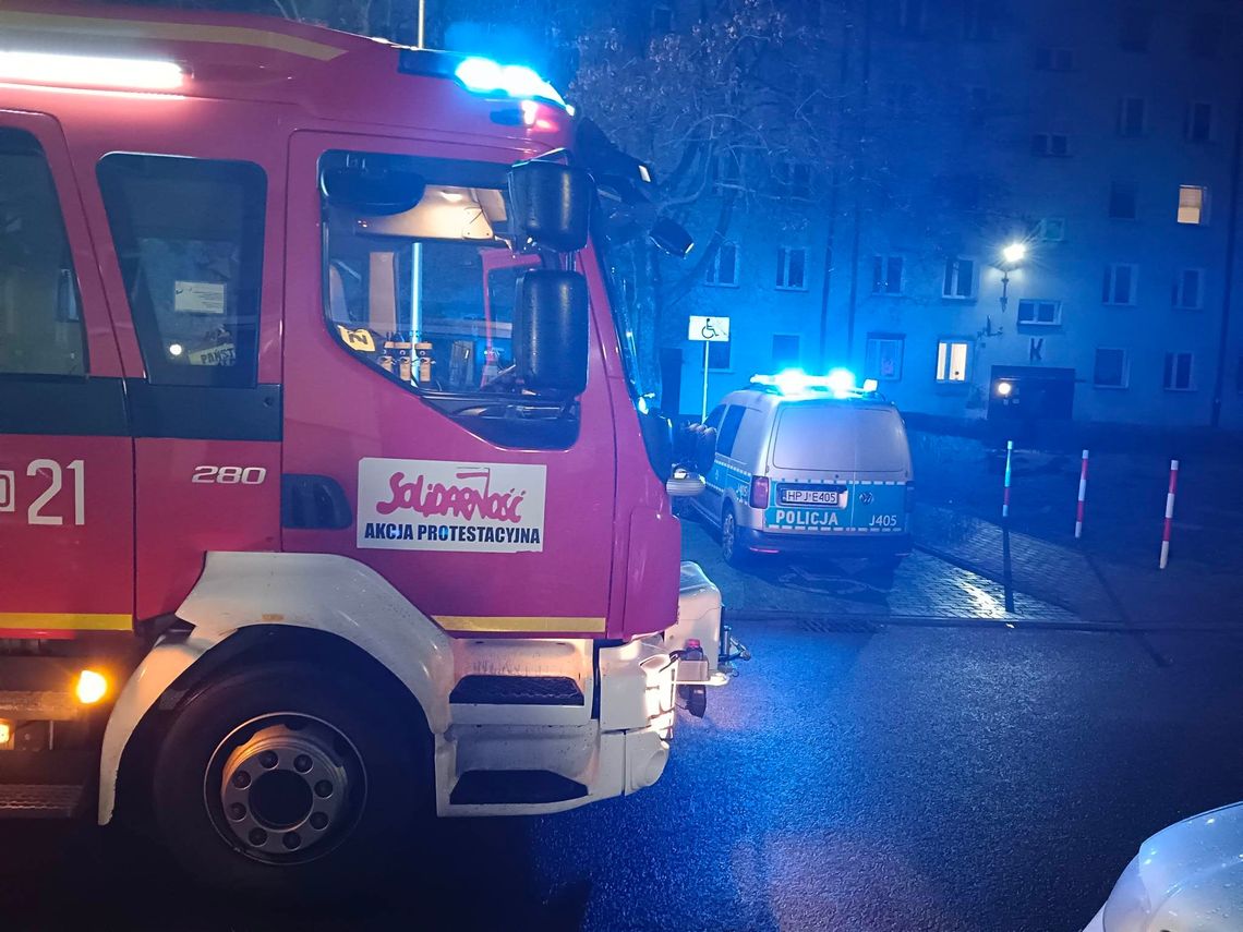 Służby ratunkowe interweniowały w bloku przy ulicy Wierzbowej Służby ratunkowe interweniowały w bloku przy ulicy Wierzbowej