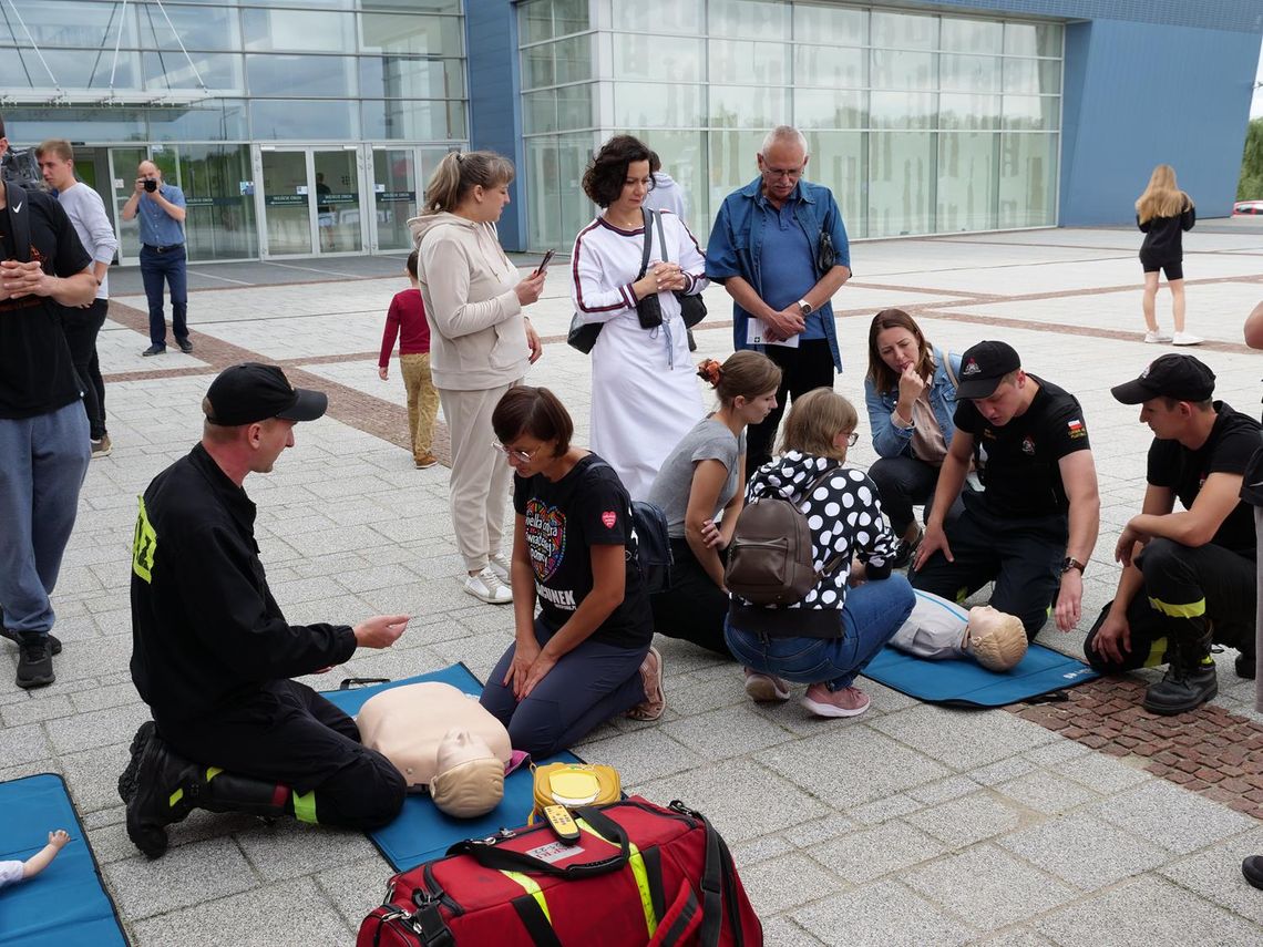Służby ratunkowe szkoliły mieszkańców z udzielania pierwszej pomocy. ZDJĘCIA