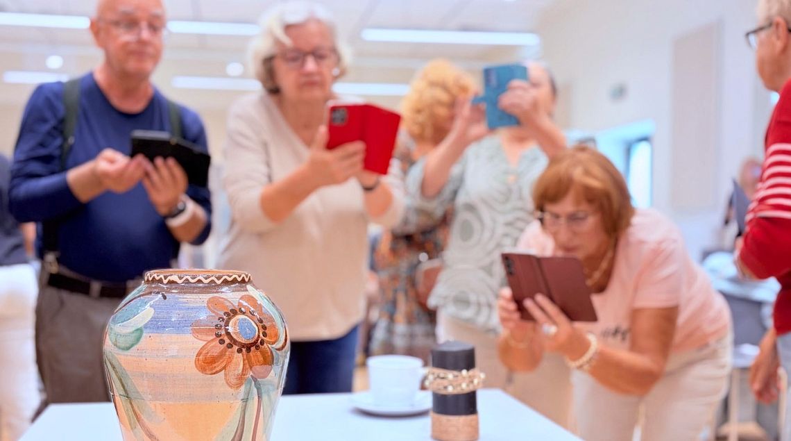 Smartfon wystarczy. Seniorzy ćwiczyli fotografię w praktyce. ZDJĘCIA