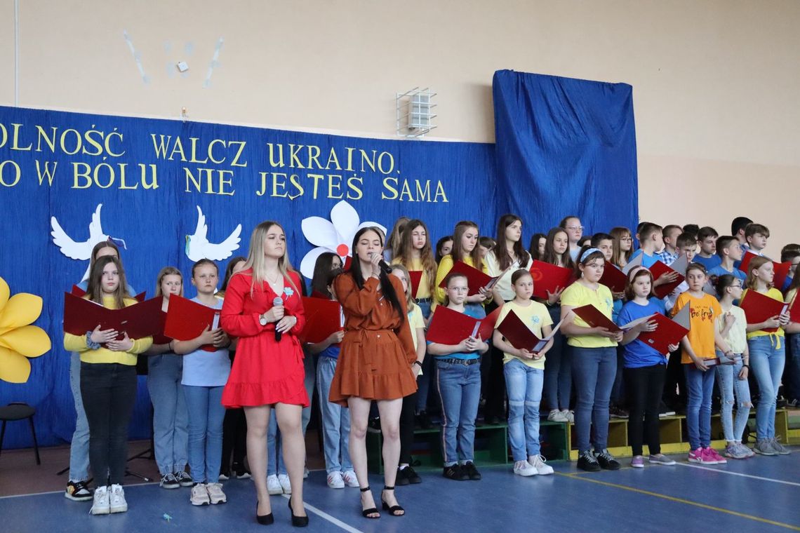 Solidarni z ukraińskim narodem. Koncert w ZSP w Pawłowiczkach