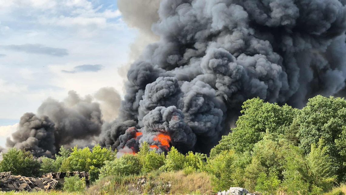 Spłonęło coś więcej niż sprzęt… Rodzinne firmy z Kędzierzyna-Koźla odbudują się po pożarze