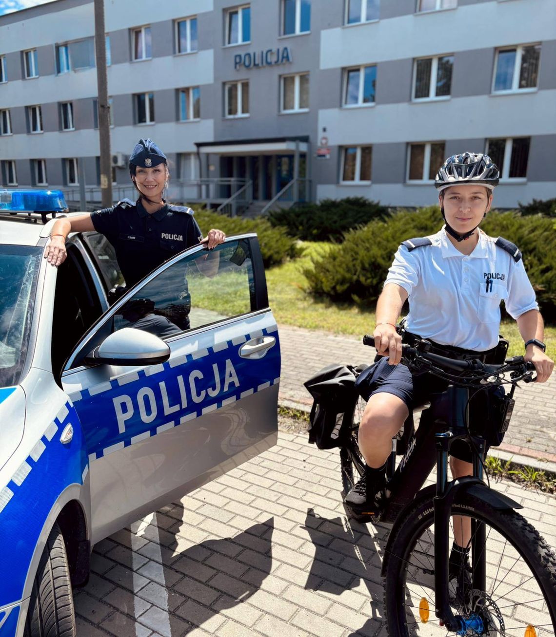 Srebrna moneta dla naszych policjantek - jedynego kobiecego patrolu w ogólnopolskich zawodach Srebrna moneta dla naszych policjantek - jedynego kobiecego patrolu w ogólnopolskich zawodach