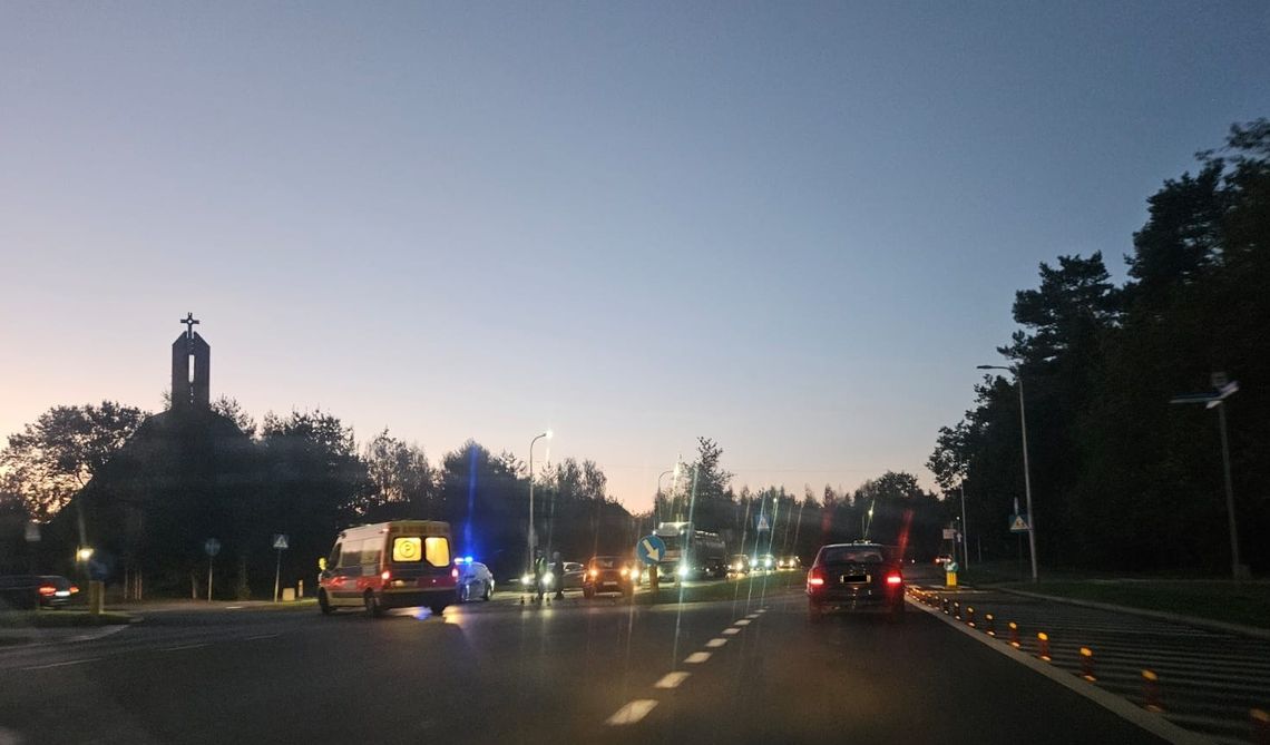 Starsza kobieta została potrącona na przejściu dla pieszych. Trafiła do szpitala