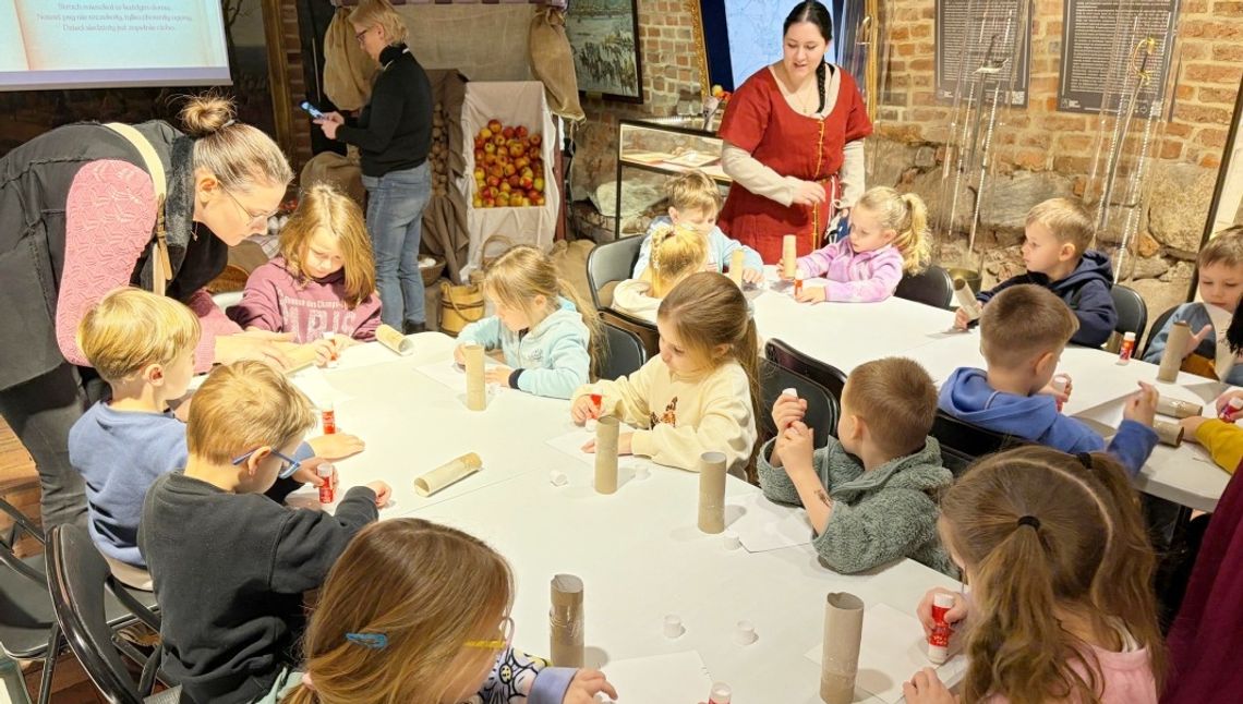 Ferie pełne legend! Dzieci ruszyły w podróż po dawnym Koźlu. ZDJĘCIA