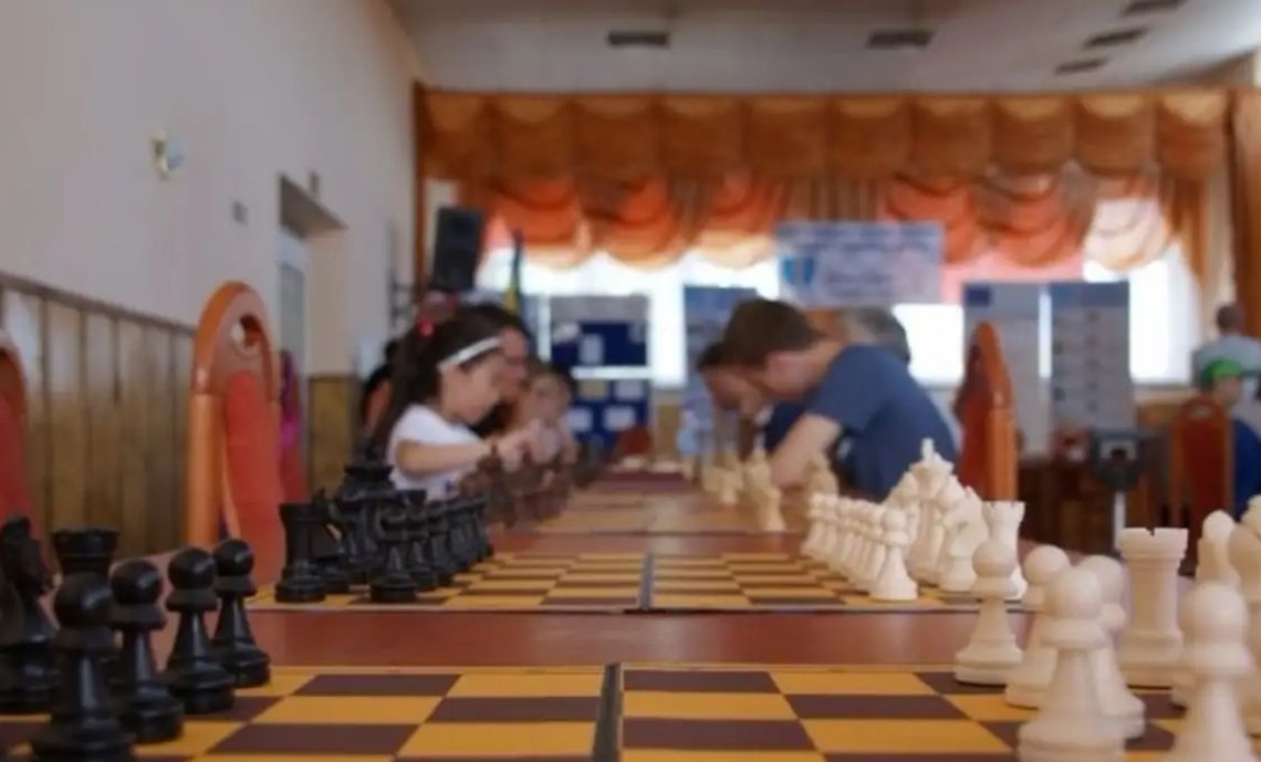 Stawiają na królewską grę. W lutym pogłowią się nad szachownicami