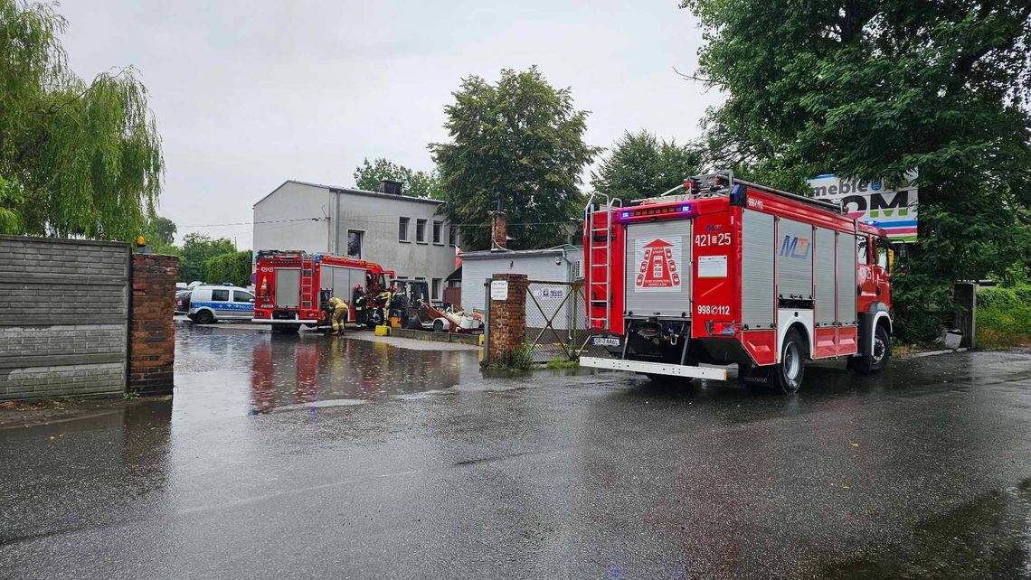 Strażacy interweniowali na Pogorzelcu. Zapalił się transformator Strażacy interweniowali na Pogorzelcu. Zapalił się transformator