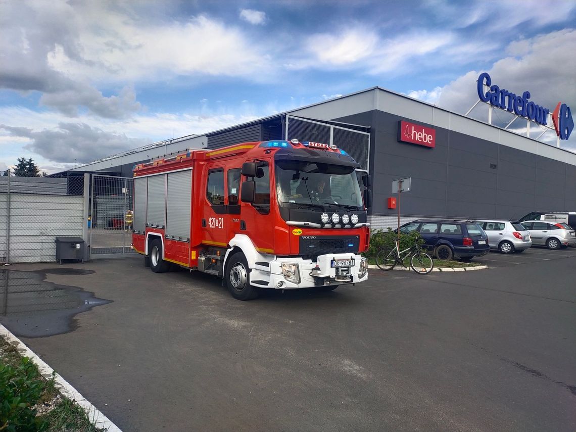 Strażacy interweniowali w Carrefourze. Na szczęście alarm był fałszywy Strażacy interweniowali w Carrefourze. Na szczęście alarm był fałszywy