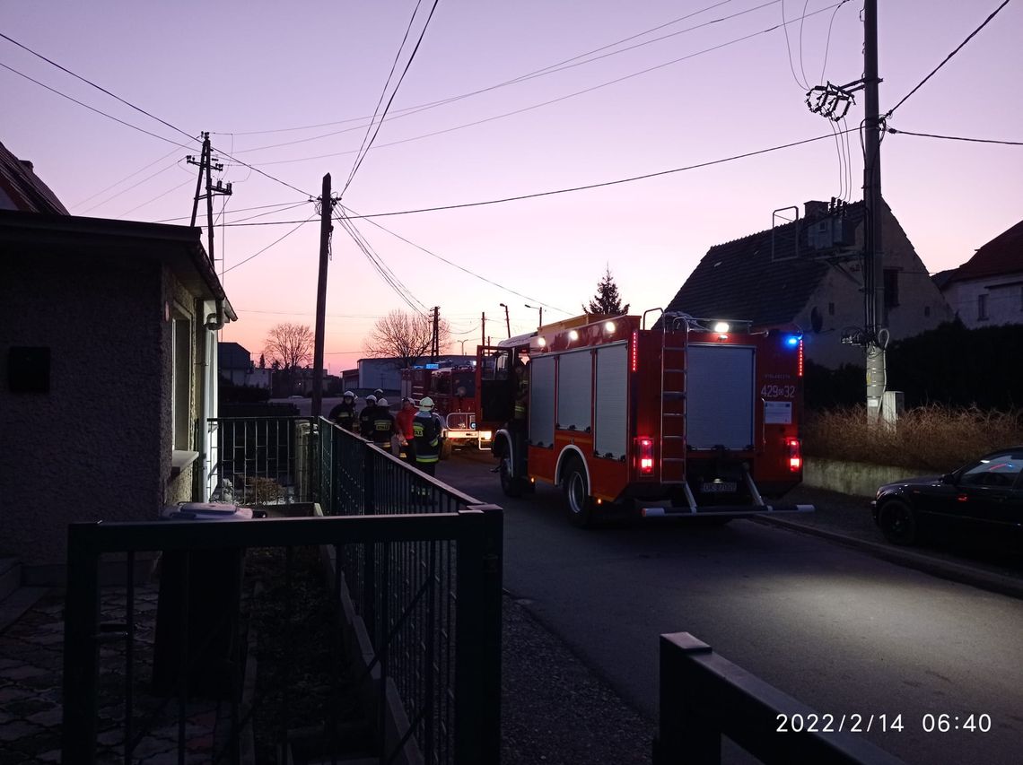 Strażacy interweniowali w Reńskiej Wsi. Zapaliła się sadza w kominie Strażacy interweniowali w Reńskiej Wsi. Zapaliła się sadza w kominie