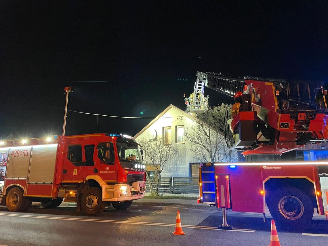 Strażacy interweniowali w Większycach. Zapaliła się sadza w kominie Strażacy interweniowali w Większycach. Zapaliła się sadza w kominie