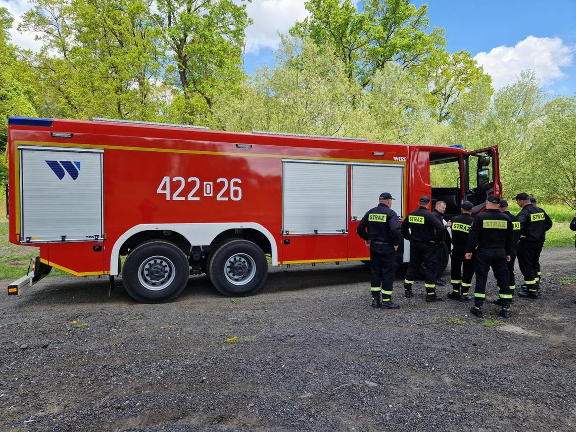 Strażacy poznawali nowy wóz, który niebawem ruszy na akcje Strażacy poznawali nowy wóz, który niebawem ruszy na akcje
