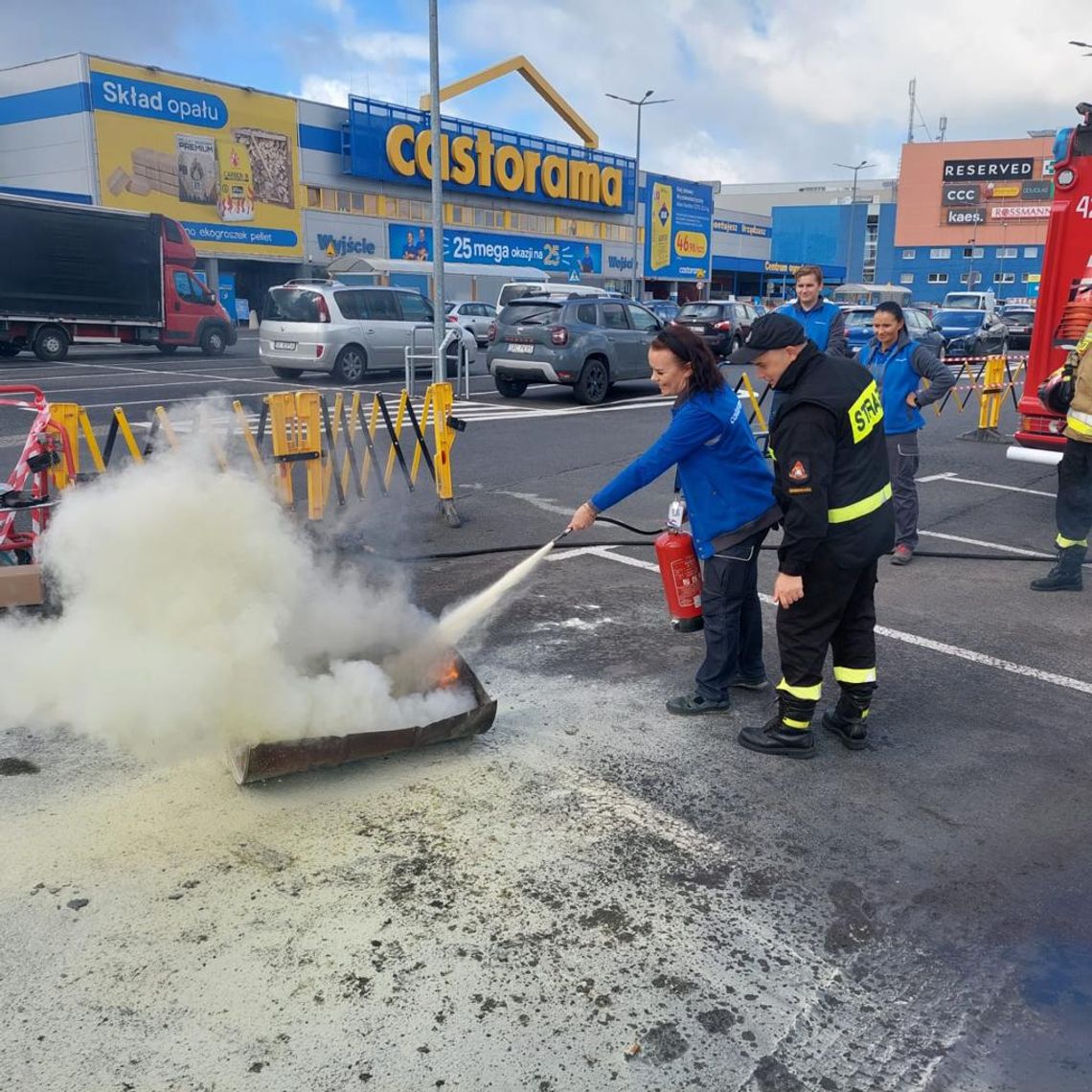 Strażacy szkolili pracowników Castoramy w ramach "Dni Bezpieczeństwa"