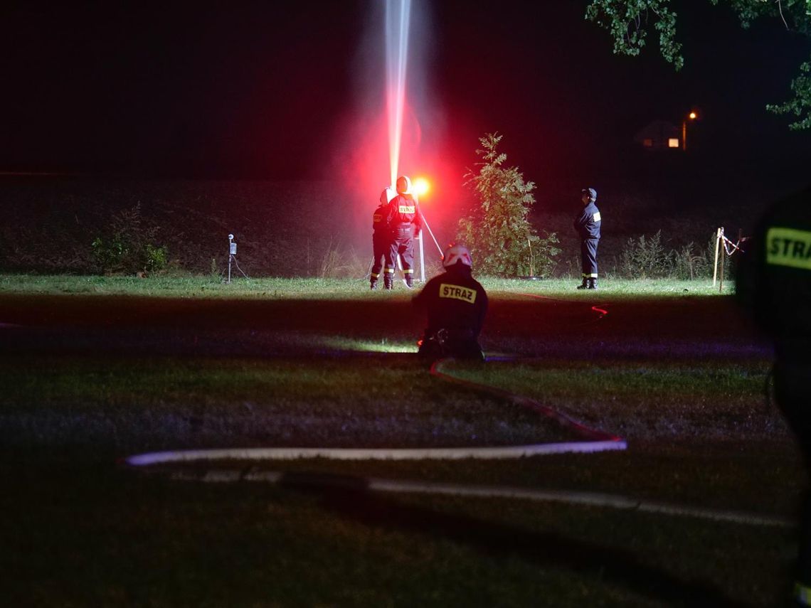 Strażacy z dwóch województw zmagali się w Nocnych Zawodach Pożarniczych w Trawnikach. Zdjęcia