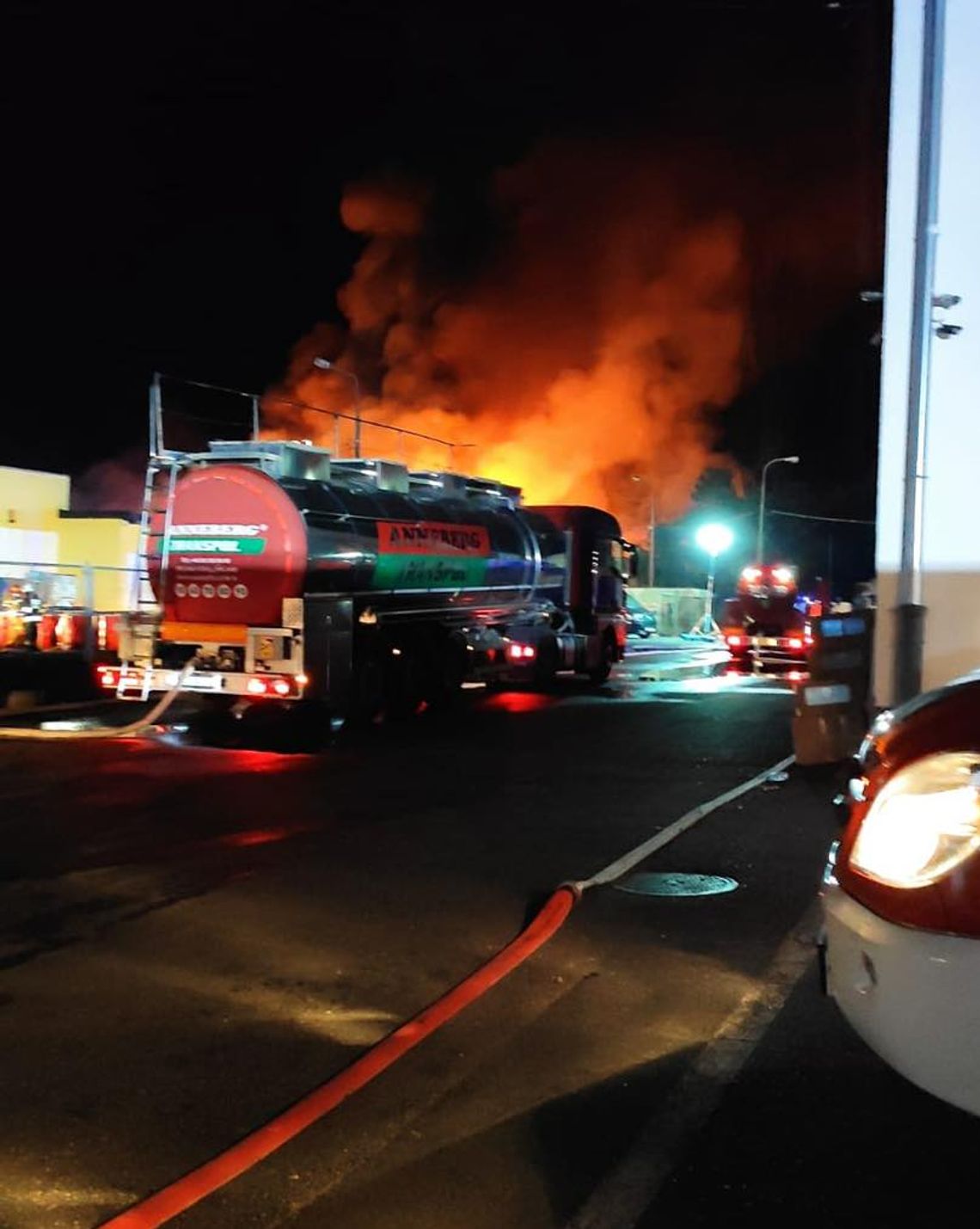 Strażacy z Kędzierzyna-Koźla gasili pożar składowiska odpadów chemicznych