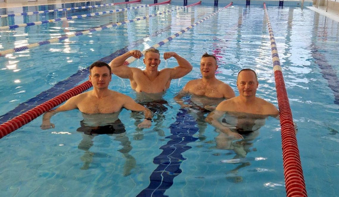 Strażacy z Kędzierzyna-Koźla zajęli II miejsce w zawodach pływackich. ZDJĘCIA