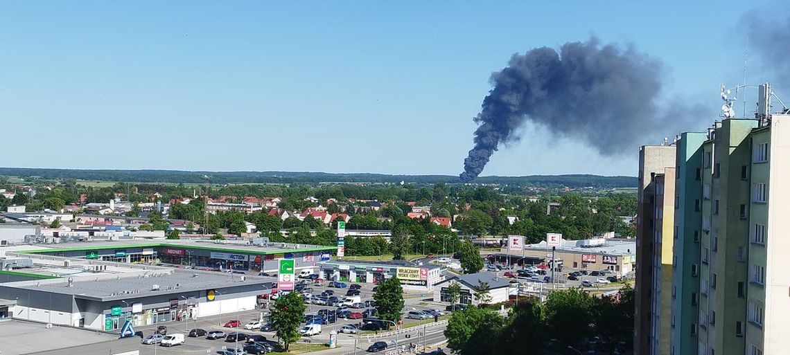 Strażacy z Koźla zadysponowani do pożaru fabryki mebli w Niwnicy Strażacy z Koźla zadysponowani do pożaru fabryki mebli w Niwnicy
