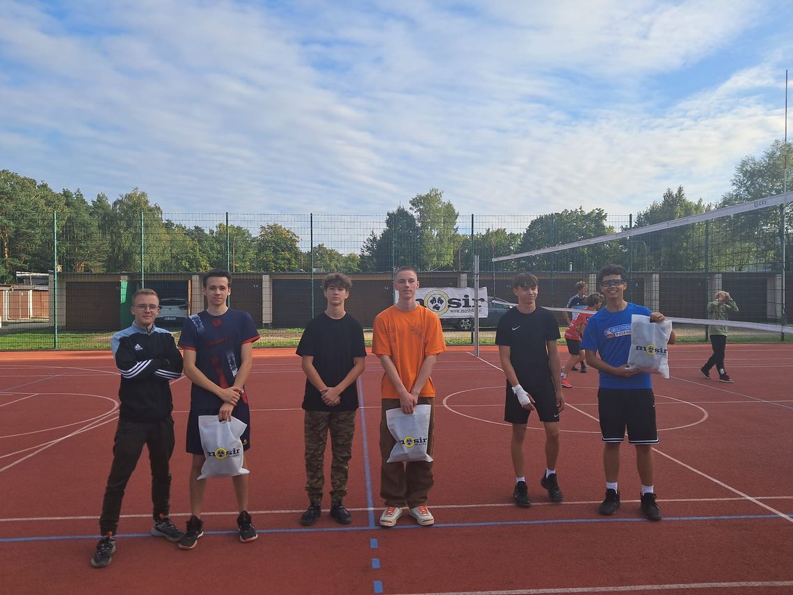 Streetball 2x2 na zakończenie sezonu na boisku Orlik. ZDJĘCIA