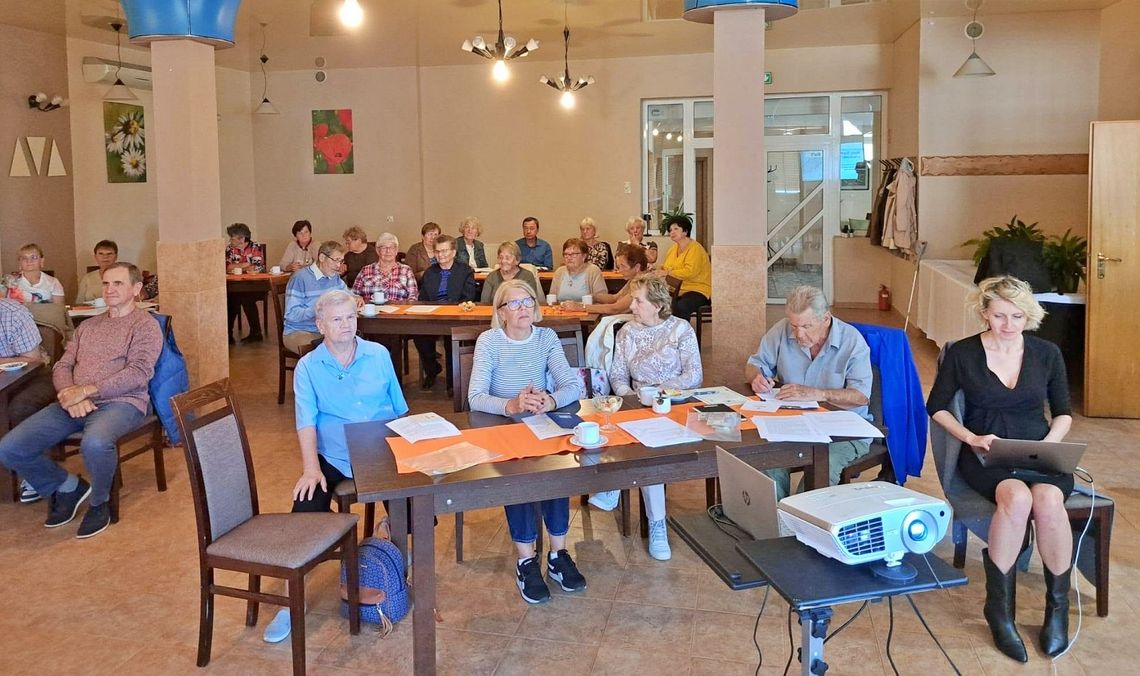 Studenci seniorzy z gminy Bierawa rozpoczęli kolejny rok akademicki. ZDJĘCIA Studenci seniorzy z gminy Bierawa rozpoczęli kolejny rok akademicki. ZDJĘCIA