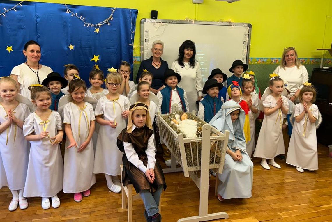 Świąteczne przedstawienie maluchów z przedszkola nr 13
