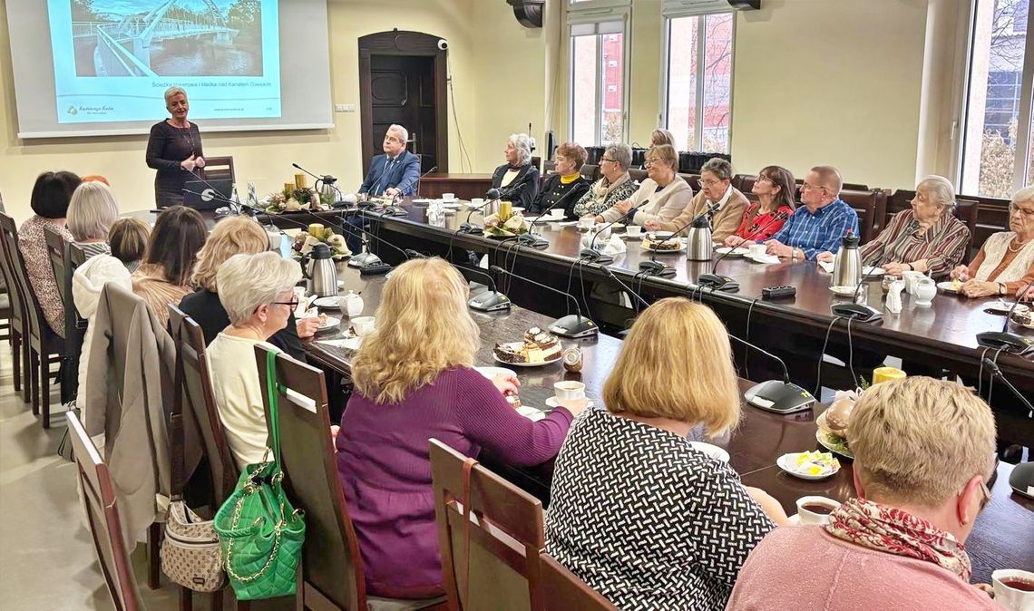 Świąteczne spotkanie emerytowanych pracowników magistratu Świąteczne spotkanie emerytowanych pracowników magistratu