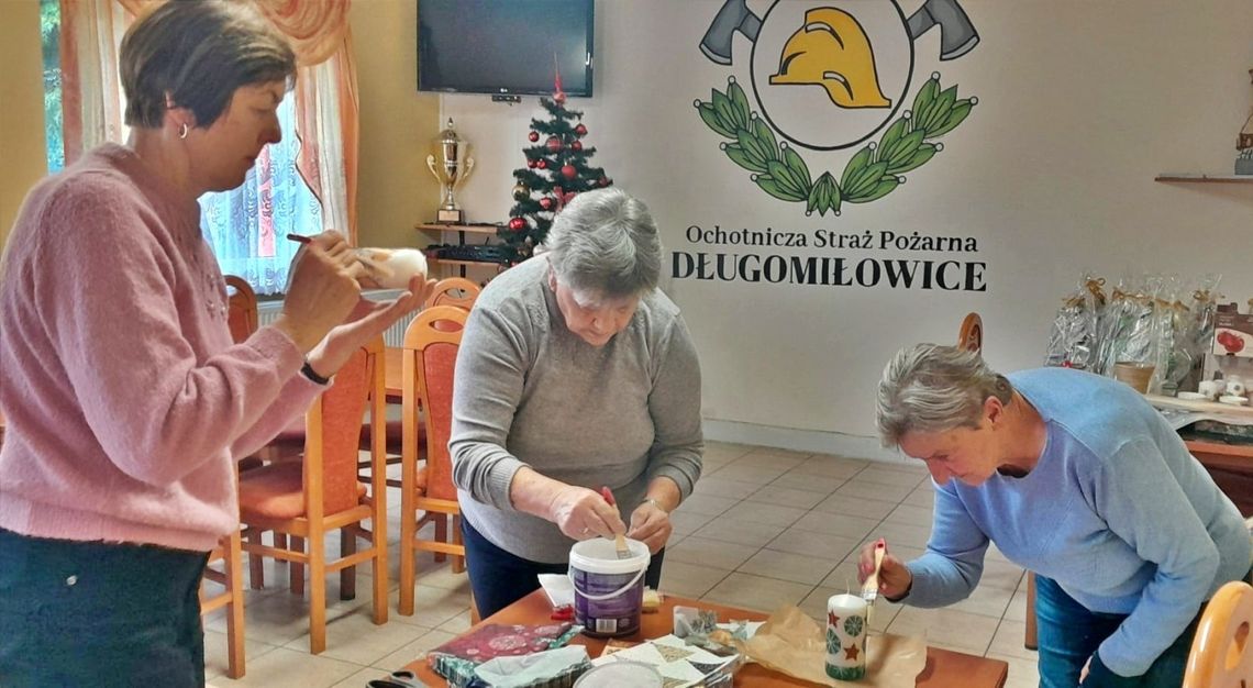 Świąteczne warsztaty w Klubie Seniora w Długomiłowicach. ZDJĘCIA