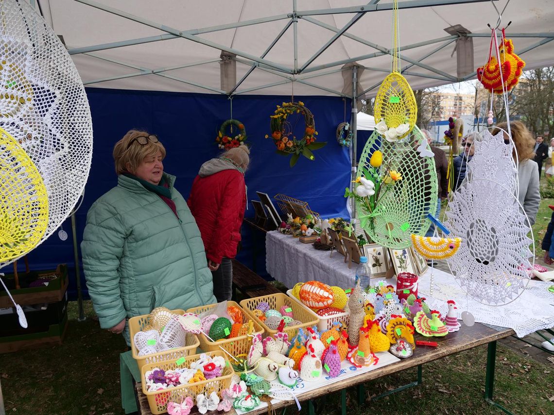 Świąteczny klimat na jarmarku wielkanocnym w parku Pojednania. ZDJĘCIA