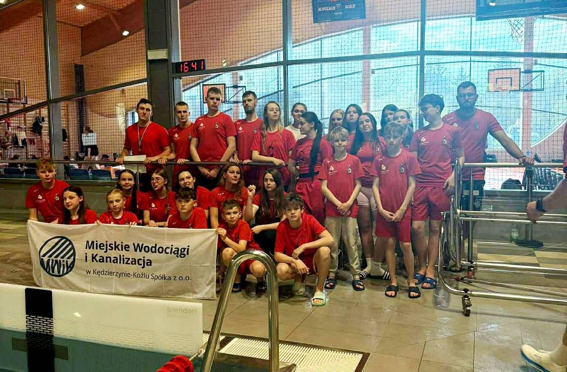 Świetny start zawodników MUKS WOPR Kędzierzyn-Koźle w Katowicach! Przywieźli aż 17 medali