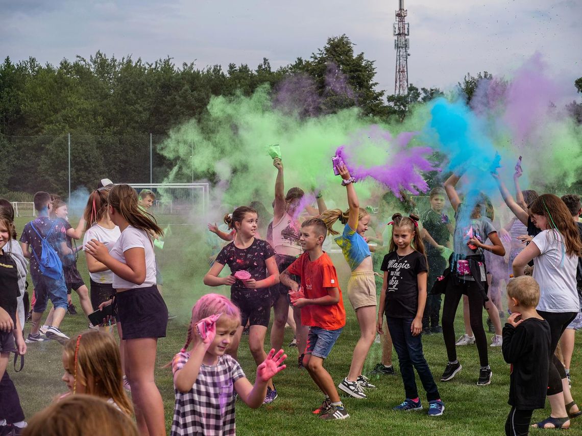 Święto Kolorów w ramach festynu osiedlowego na osiedlu Cisowa Święto Kolorów w ramach festynu osiedlowego na osiedlu Cisowa