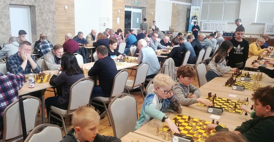 Szach mat z pisanką w tle. Turniej szachowy przyciągnął rekordową liczbę uczestników