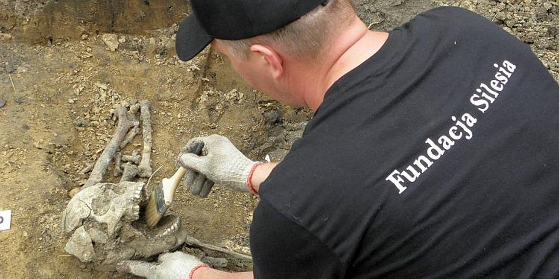 Szczątki żołnierzy znaleziono we Wroninie. Badacze są w Strzelcach Opolskich, ale wnet pojawią się ponownie w naszym powiecie