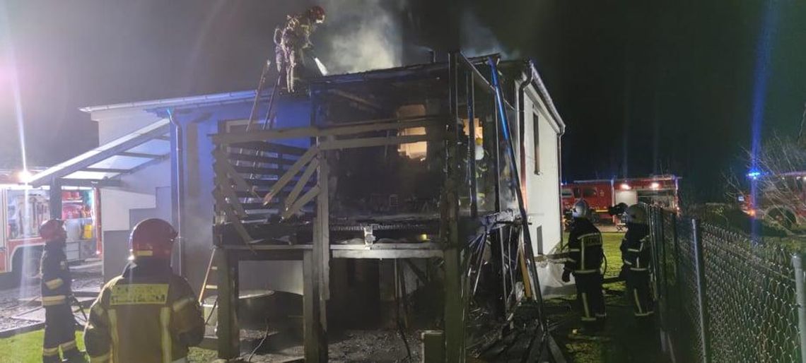 Sześć zastępów straży pożarnej interweniowało w Ortowicach. Ze zgłoszenia wynikało, że pali się dom