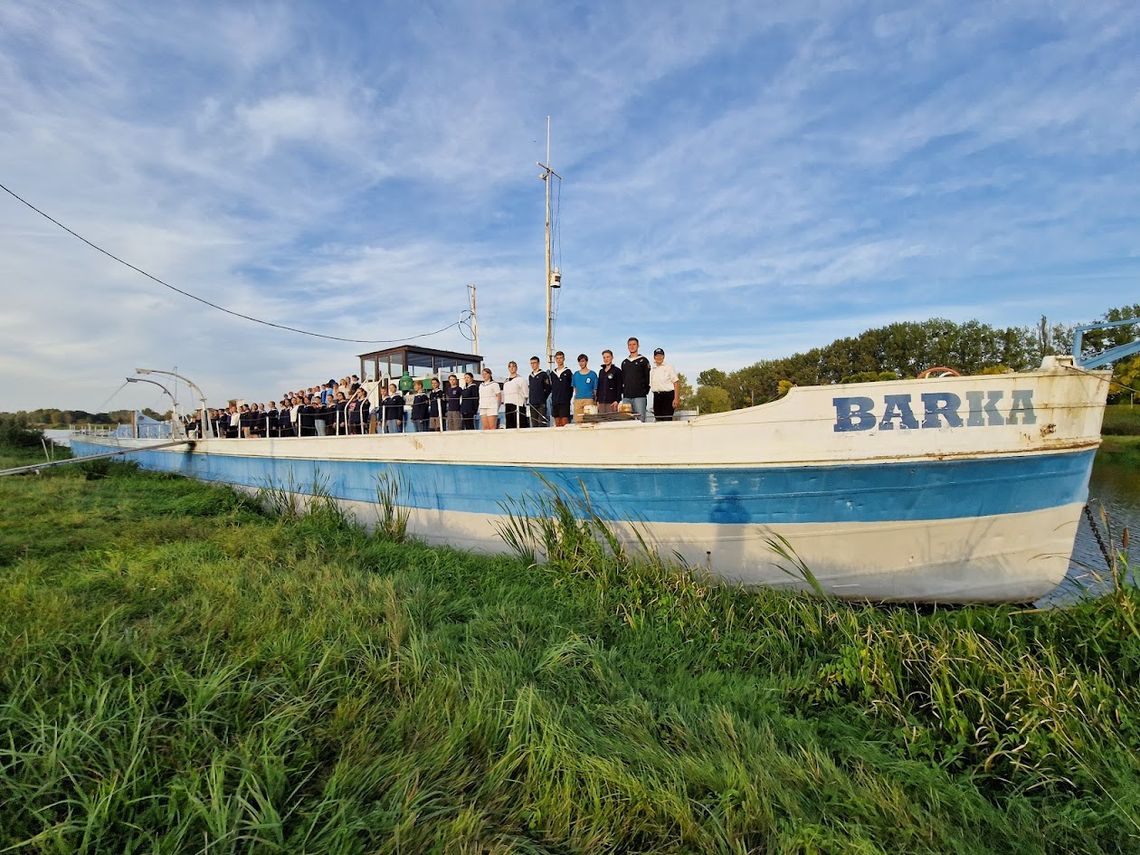 Harcerska barka dotarła z Opola do Kędzierzyna-Koźla. To u nas przejdzie remont. ZDJĘCIA