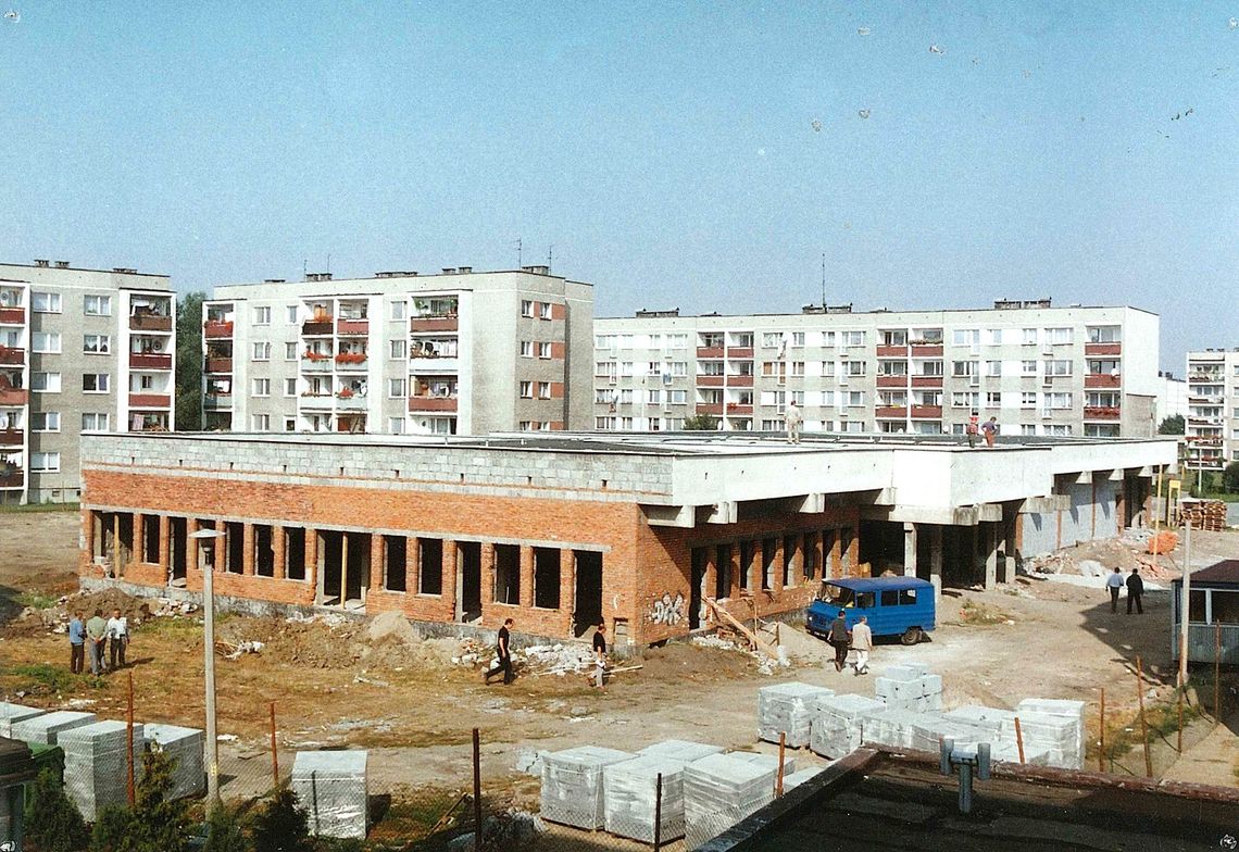 Tak powstawał pierwszy kozielski market. Od kilku lat obiekt świeci pustkami Tak powstawał pierwszy kozielski market. Od kilku lat obiekt świeci pustkami
