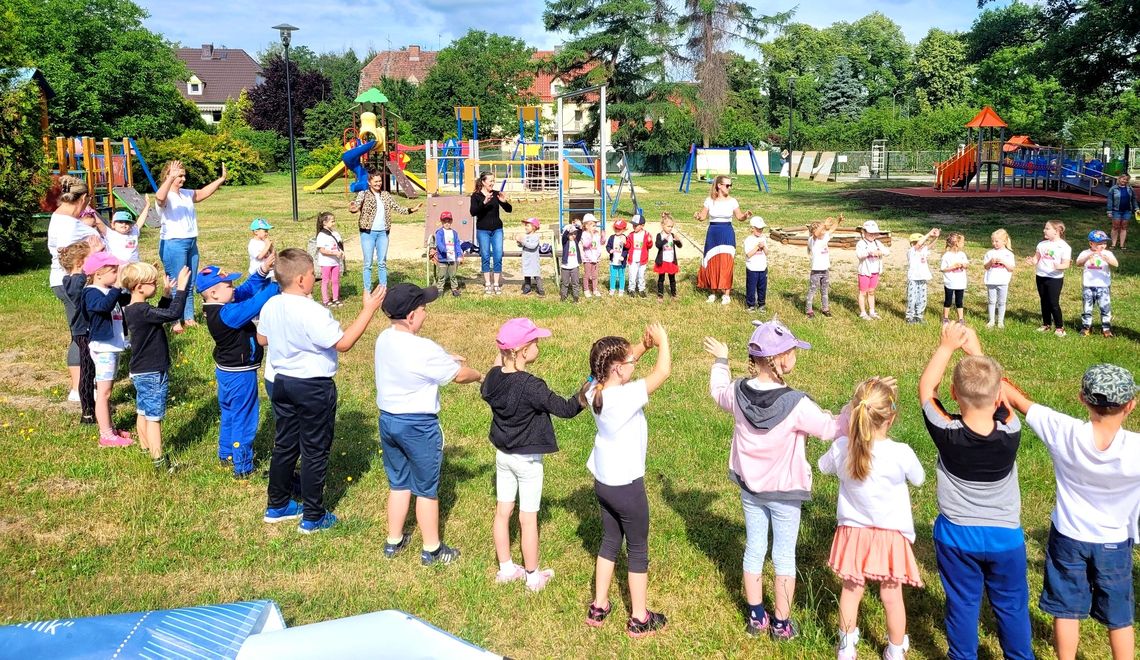 Tak przedszkolaki z osiedla Azoty powitały upragnione wakacje