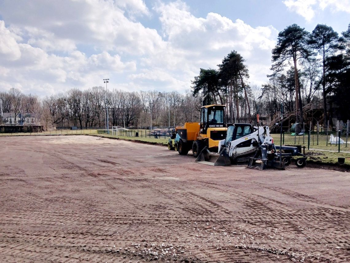 Tak wygląda postęp prac przy budowie nowego boiska w Blachowni. ZDJĘCIA
