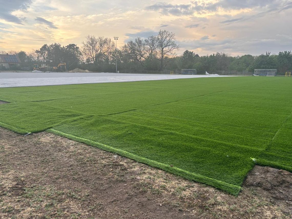 Tak zmienia się stadion Blachownia. Nowa murawa ma służyć przez cały rok Tak zmienia się stadion Blachownia. Nowa murawa ma służyć przez cały rok