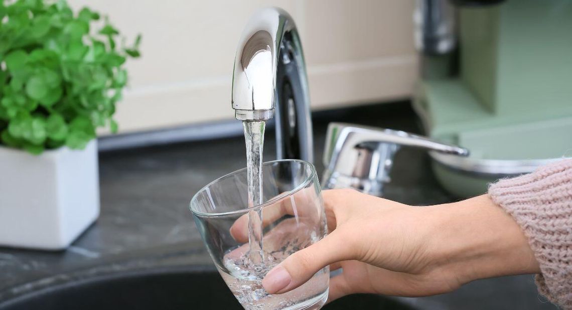 Taką wodę piliśmy w ubiegłym roku. Sanepid podał wyniki dla Kędzierzyna-Koźla i gmin ościennych Taką wodę piliśmy w ubiegłym roku. Sanepid podał wyniki dla Kędzierzyna-Koźla i gmin ościennych