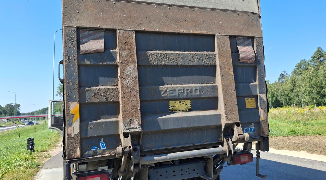 Takim „złomem” jeżdżą niektórzy kierowcy. Strach się bać. ZDJĘCIA