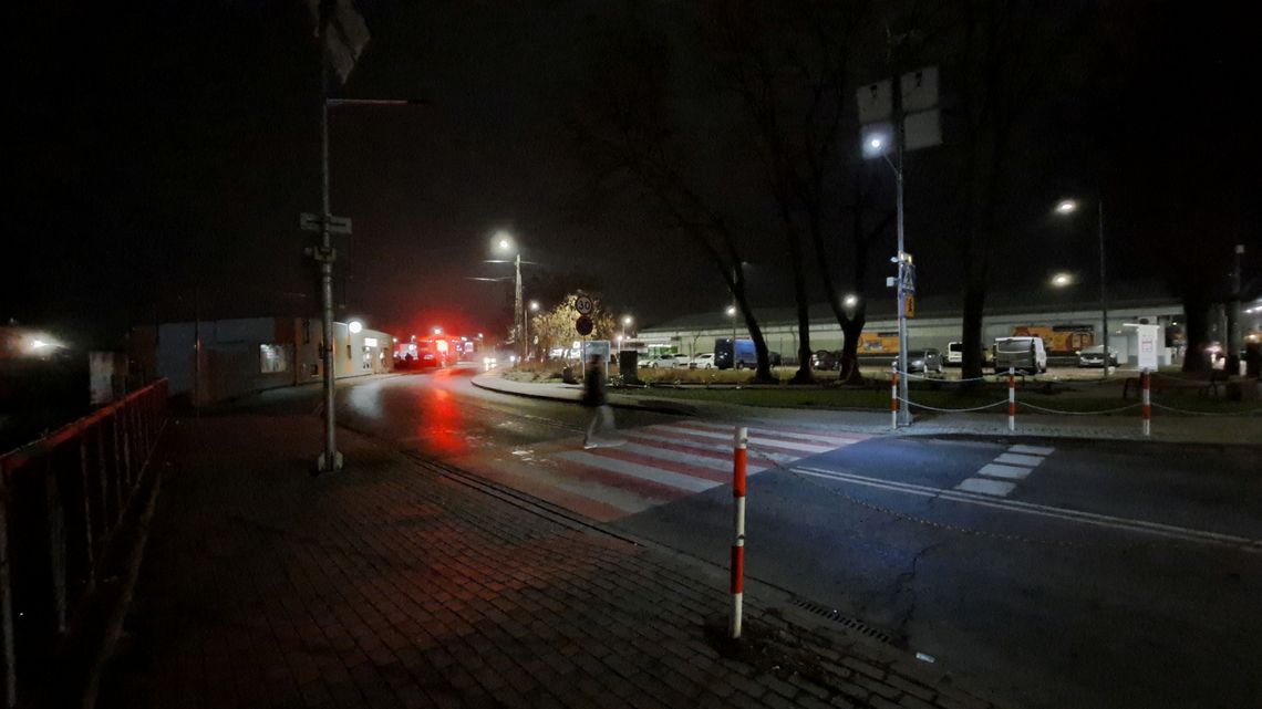 Temat wraca jak bumerang. Oświetlenie na pasach przy ul. Gazowej znów szwankuje. ZDJĘCIA